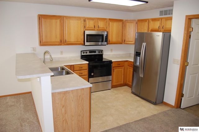 8815 Venice Lane, Lincoln, NE 68526