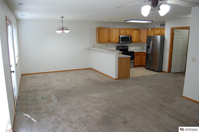 8815 Venice Lane, Lincoln, NE 68526