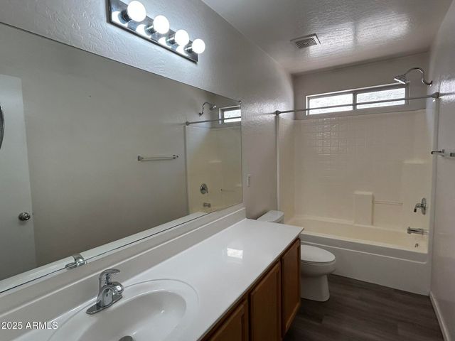 6049 W Wood Street, Phoenix, AZ 85043