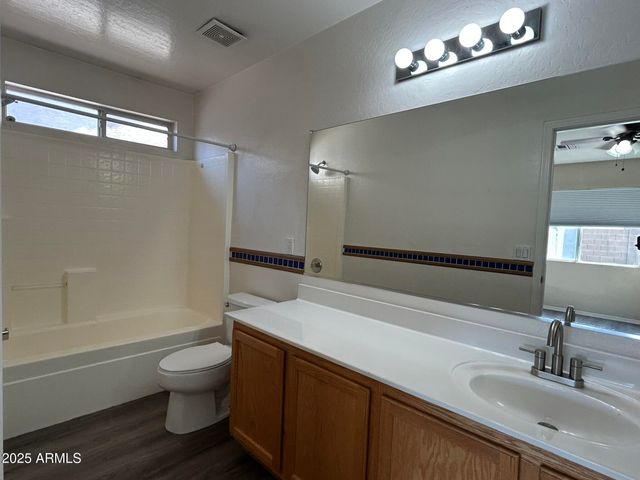 6049 W Wood Street, Phoenix, AZ 85043