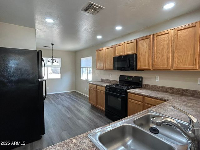 6049 W Wood Street, Phoenix, AZ 85043