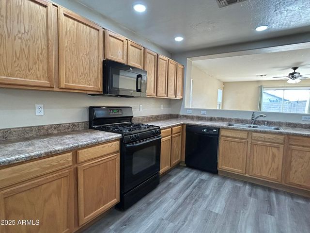 6049 W Wood Street, Phoenix, AZ 85043