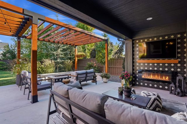 4323 W W Ladle Rapids, Meridian, ID 83646