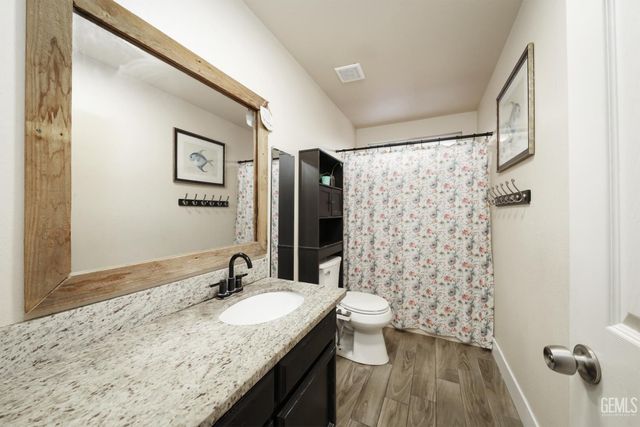 262 Flores Way, Shafter, CA 93263