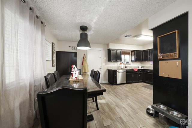 262 Flores Way, Shafter, CA 93263