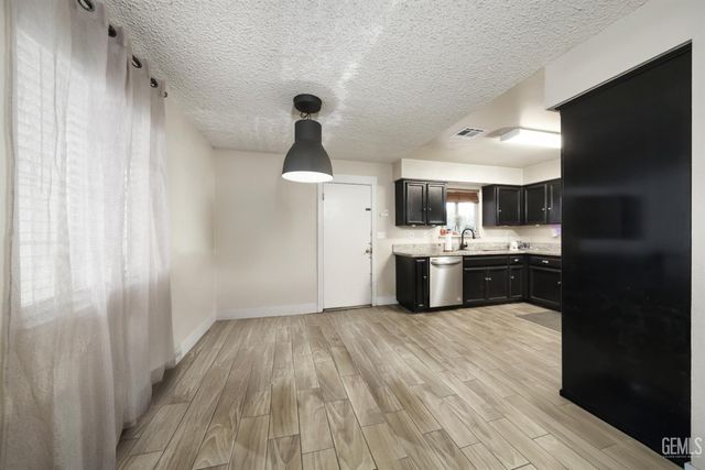 262 Flores Way, Shafter, CA 93263