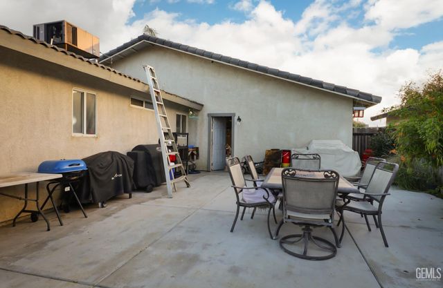 262 Flores Way, Shafter, CA 93263