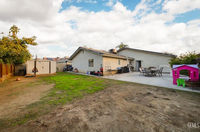 262 Flores Way, Shafter, CA 93263