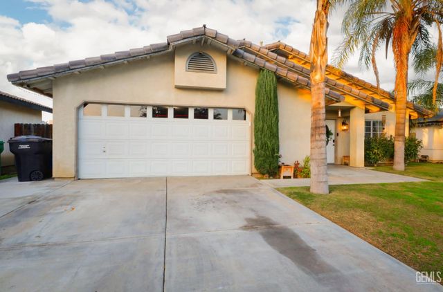 262 Flores Way, Shafter, CA 93263