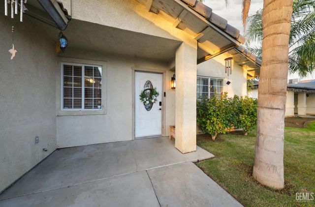 262 Flores Way, Shafter, CA 93263