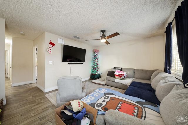 262 Flores Way, Shafter, CA 93263