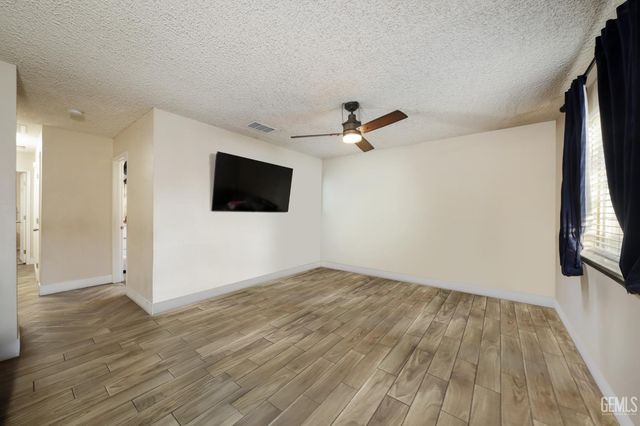 262 Flores Way, Shafter, CA 93263