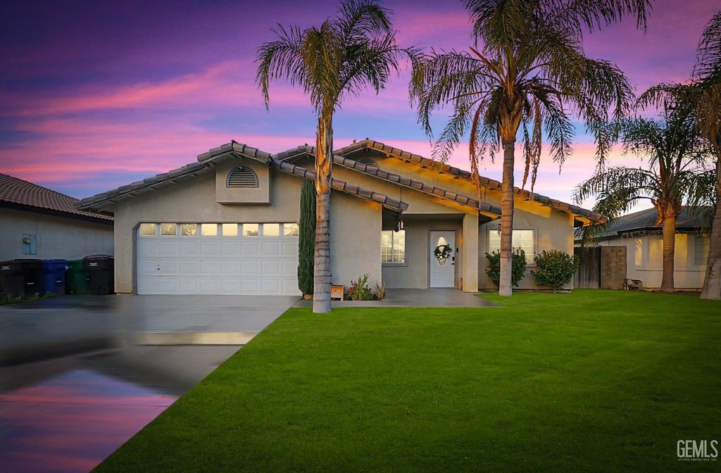 262 Flores Way, Shafter, CA 93263