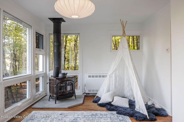 13-16 Torn Hill Road, Woodstock, NY 12409