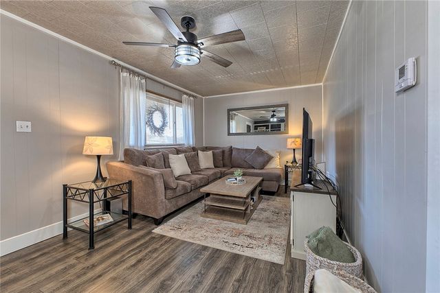 425 Welker St, Jeannette, PA 15644