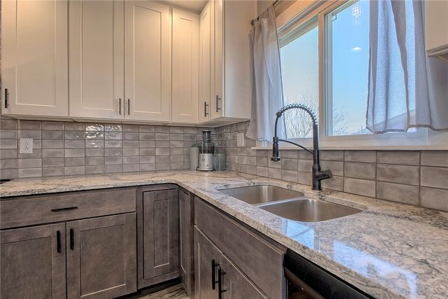 425 Welker St, Jeannette, PA 15644