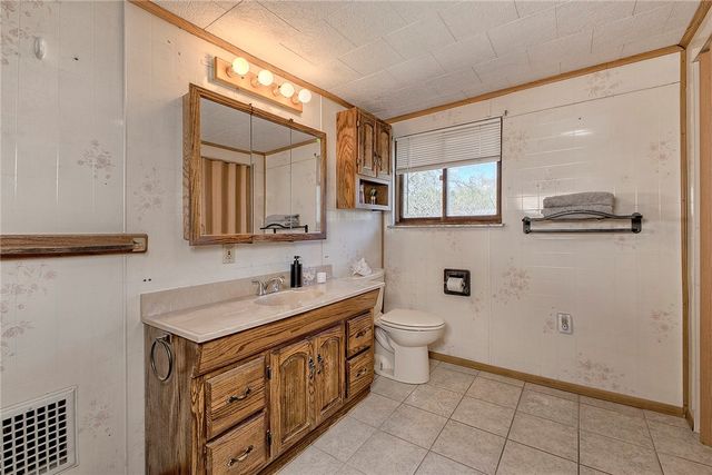 425 Welker St, Jeannette, PA 15644