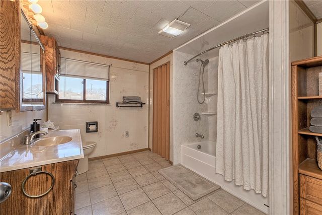 425 Welker St, Jeannette, PA 15644