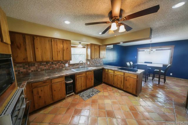 16907 Springhill, San Antonio, TX 78232