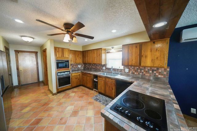 16907 Springhill, San Antonio, TX 78232