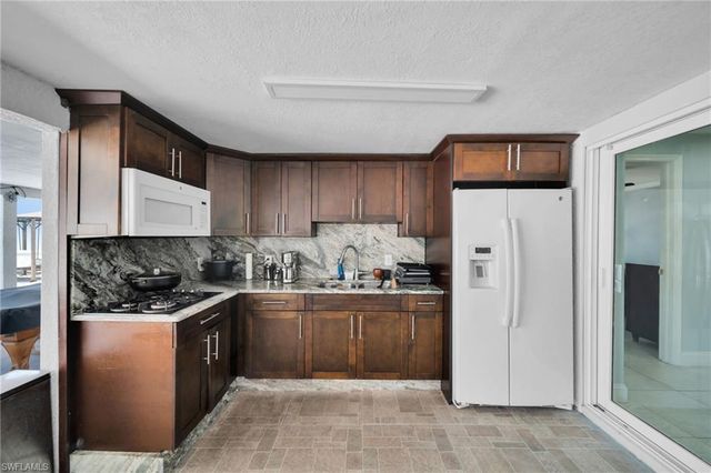 3221 SW 11TH PL, Cape Coral, FL 33914