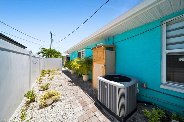 3221 SW 11TH PL, Cape Coral, FL 33914