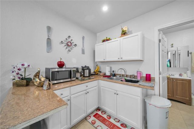 3221 SW 11TH PL, Cape Coral, FL 33914