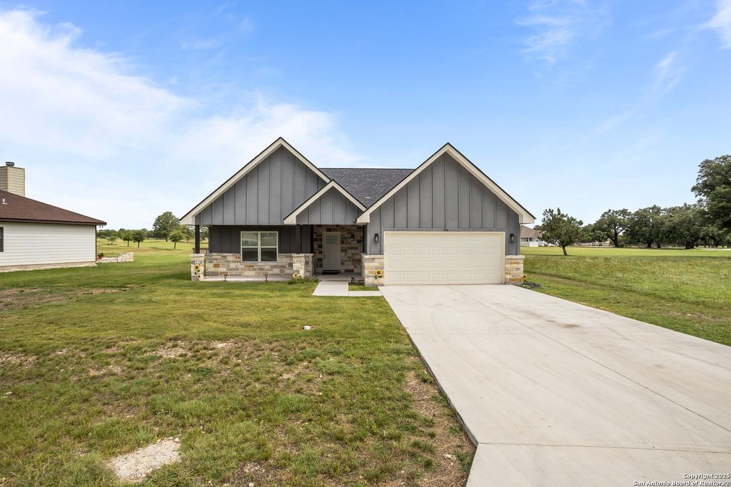 234 Tawny Oak, Bandera, TX 78003