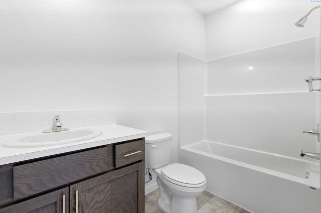 501 Amberly Ave, Grandview, WA 98930