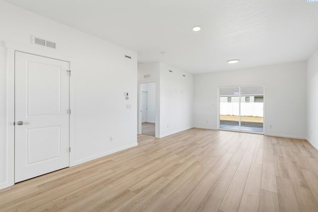 501 Amberly Ave, Grandview, WA 98930