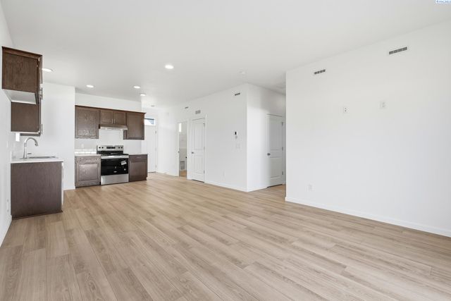 501 Amberly Ave, Grandview, WA 98930