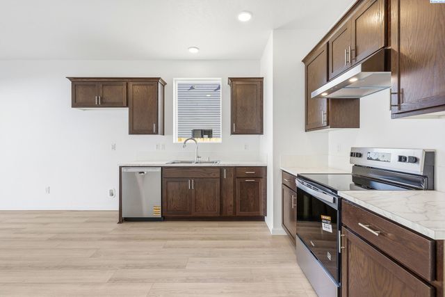 501 Amberly Ave, Grandview, WA 98930