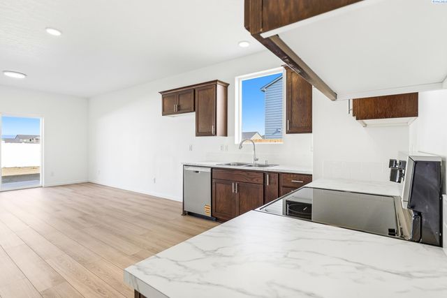 501 Amberly Ave, Grandview, WA 98930