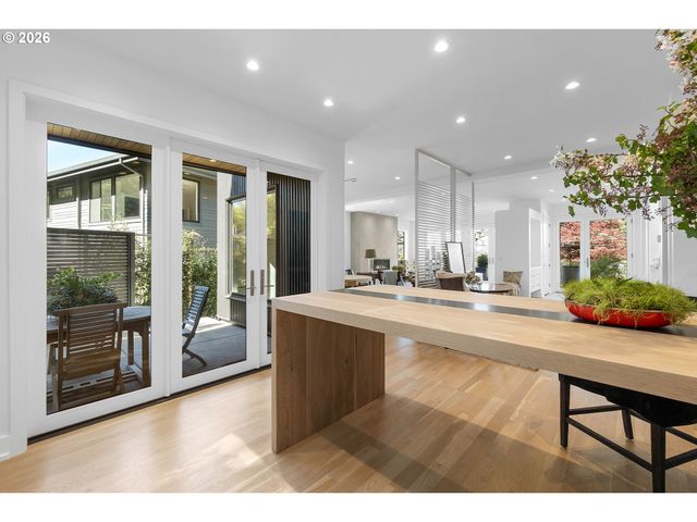 2870 Nw WESTOVER Rd, Portland, OR 97210