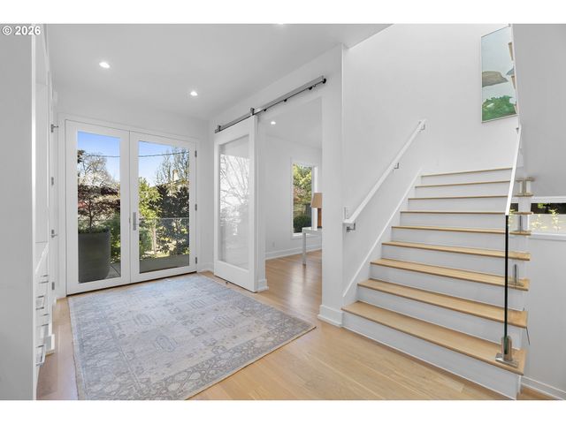 2870 Nw WESTOVER Rd, Portland, OR 97210