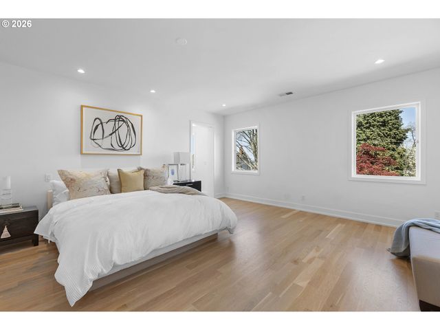 2870 Nw WESTOVER Rd, Portland, OR 97210