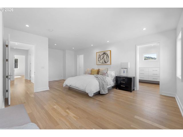 2870 Nw WESTOVER Rd, Portland, OR 97210