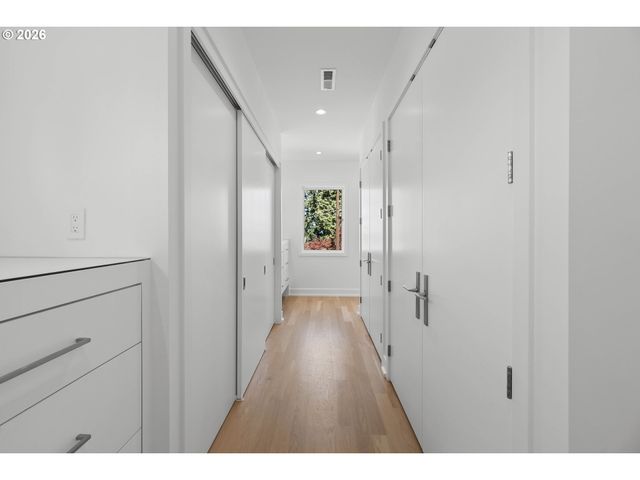 2870 Nw WESTOVER Rd, Portland, OR 97210