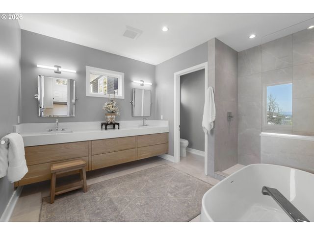 2870 Nw WESTOVER Rd, Portland, OR 97210