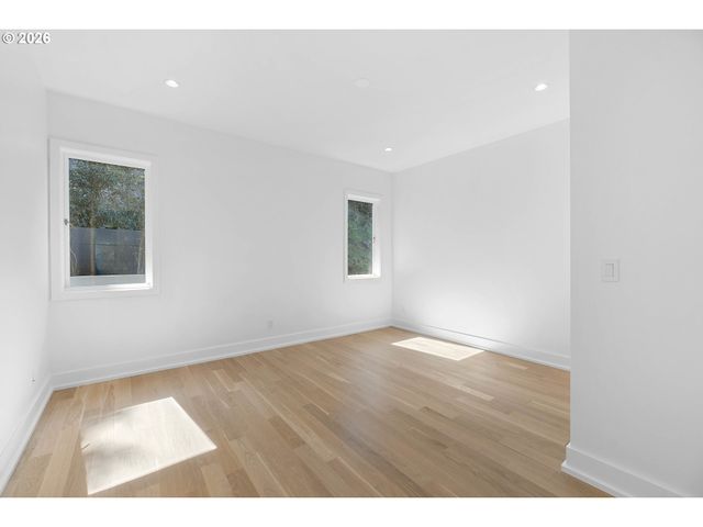 2870 Nw WESTOVER Rd, Portland, OR 97210