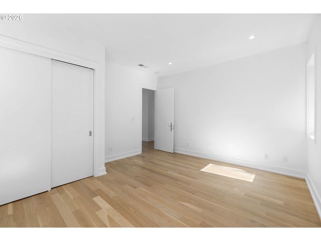 2870 Nw WESTOVER Rd, Portland, OR 97210