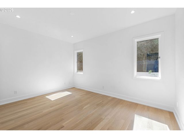 2870 Nw WESTOVER Rd, Portland, OR 97210