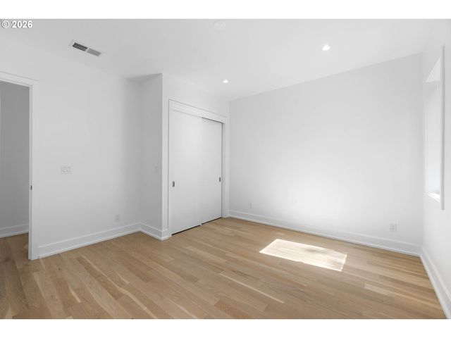 2870 Nw WESTOVER Rd, Portland, OR 97210