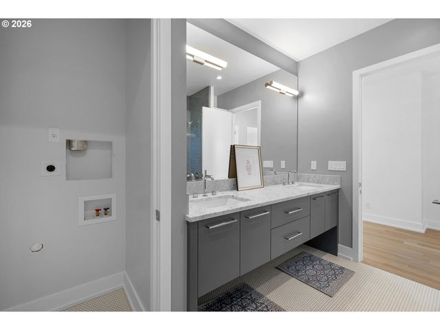 2870 Nw WESTOVER Rd, Portland, OR 97210