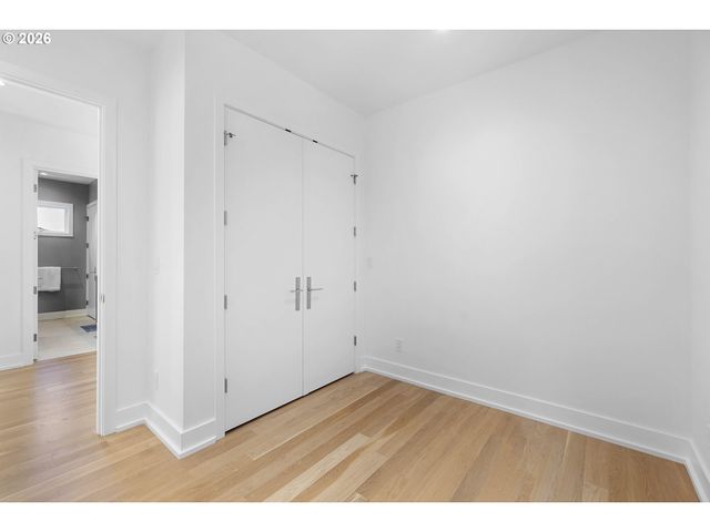 2870 Nw WESTOVER Rd, Portland, OR 97210