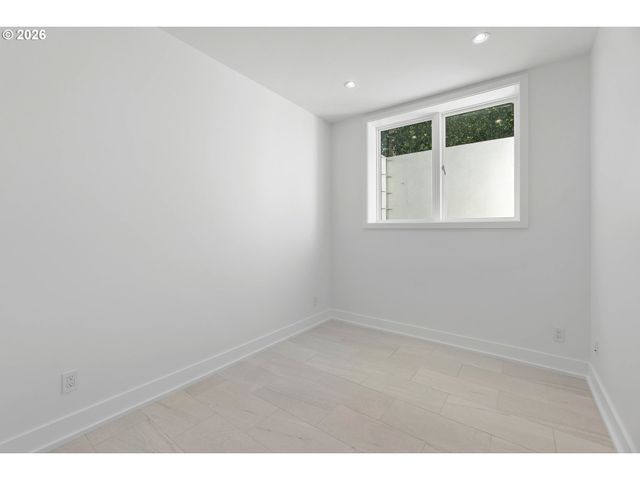 2870 Nw WESTOVER Rd, Portland, OR 97210