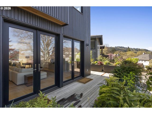 2870 Nw WESTOVER Rd, Portland, OR 97210