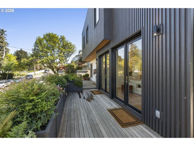 2870 Nw WESTOVER Rd, Portland, OR 97210