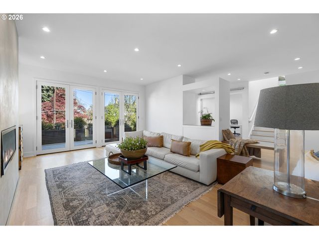 2870 Nw WESTOVER Rd, Portland, OR 97210