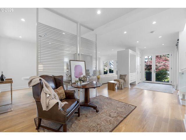 2870 Nw WESTOVER Rd, Portland, OR 97210